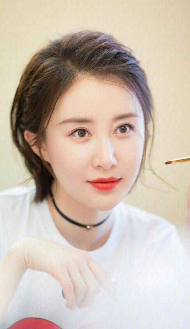 舒畅长发的时候和霍思燕特别像,网友:剪了短发的舒畅终于红了!