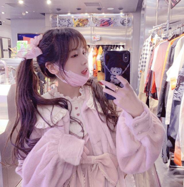 当她脱下洛丽塔后,吊带装才是真正的时尚_女生_话题_身材