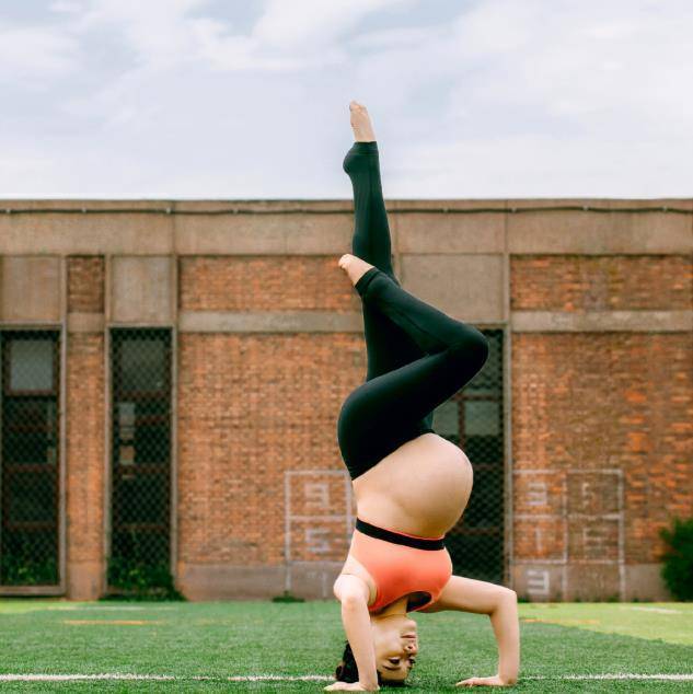 刘璇晒"孕照"活力满分,做瑜伽不费力,40岁身材管理很达标_衣服_整体