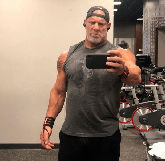 高柏2023年可能回到wwe,进行更多精彩的比赛,他的体格到现在一直保持