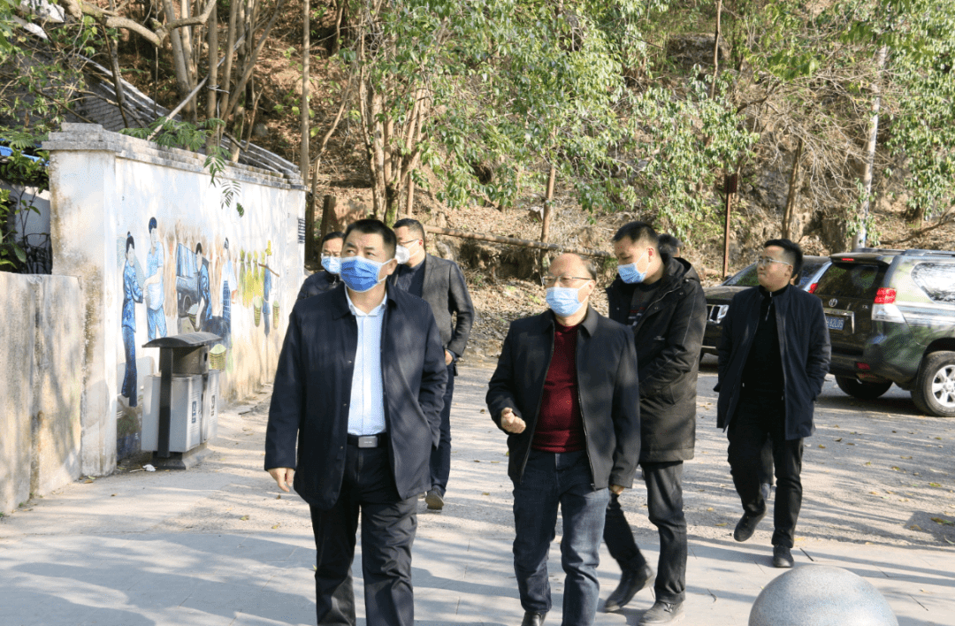 12月17日,黄平县委书记文必武率队深入部分乡镇就安全生产,水源地保护