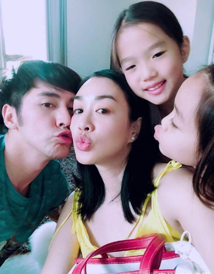 钟丽缇感动晒合照，张伦硕与女儿准备惊喜甜蜜献吻