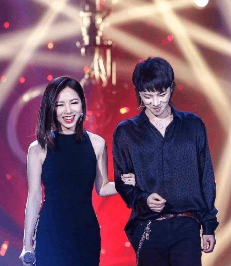 原创华晨宇与邓紫棋,由于各种原因分手,又是多少人的意难平_孩子_认同