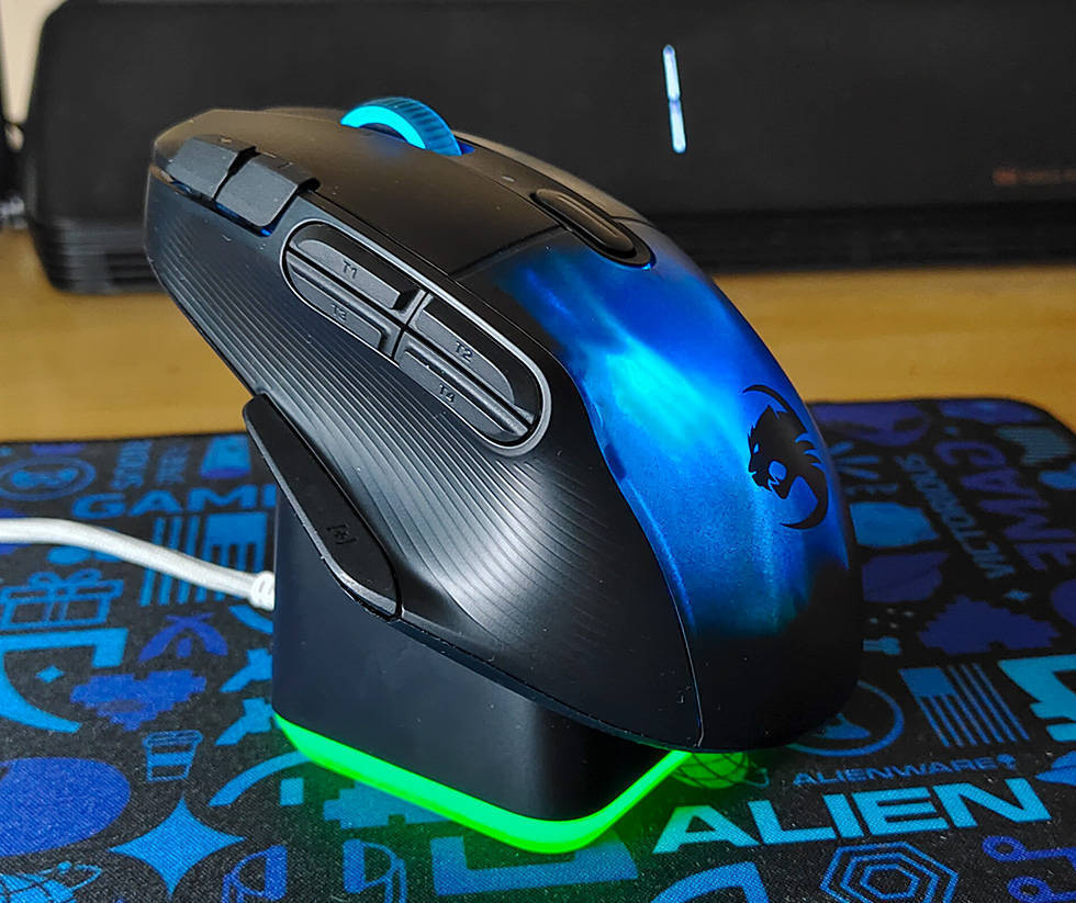 标配"手办摆台" 灯效颜值优秀 冰豹roccat kone xp air无线游戏鼠标