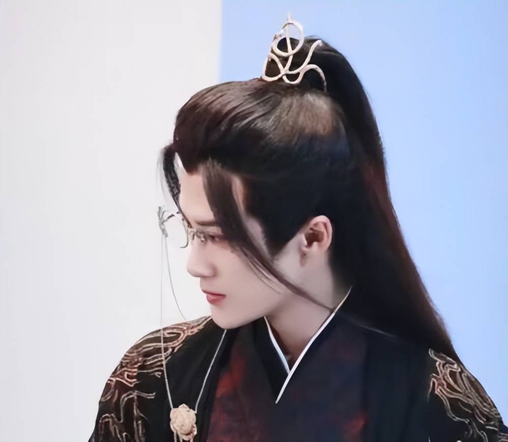 主演的袁冰妍,檀健次也相继得到了公布,大致的启动时间定在了明年初春
