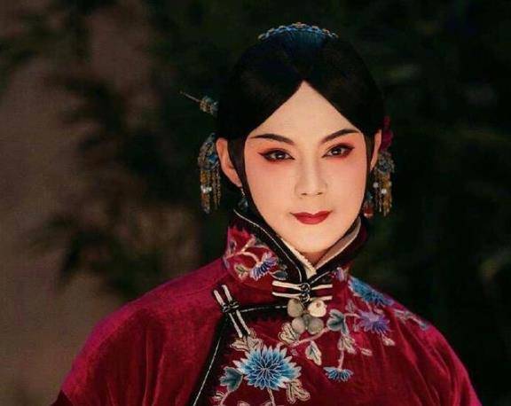 尹正彻底放飞自我?晒美照越来越女性化,还被指像东方不败?