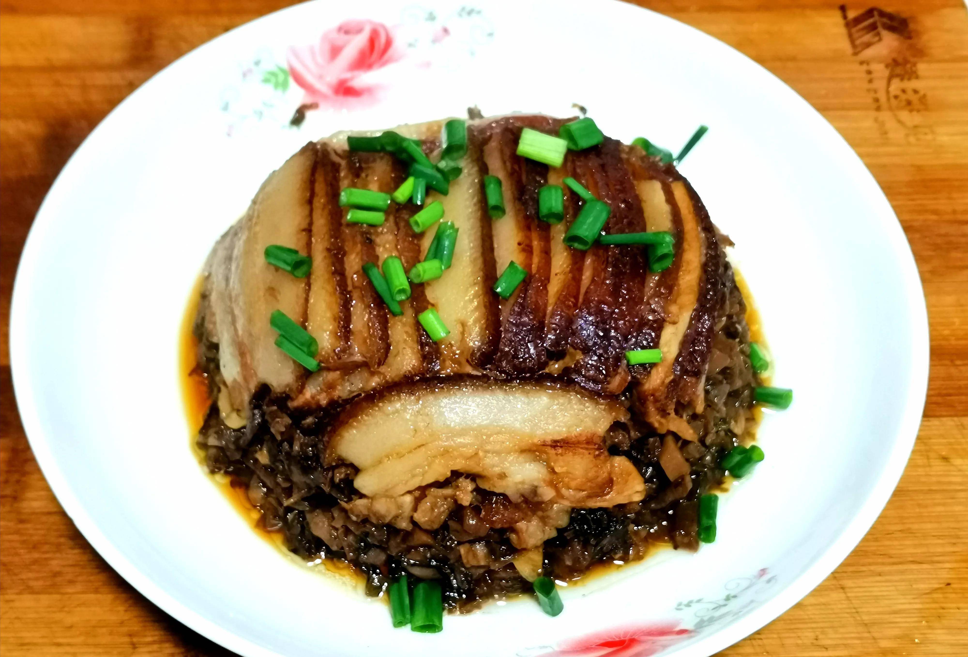 学会梅菜扣肉的经典做法,肥而不腻,入口即化,过年待客倍有面子_三线
