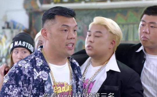 看这表情,太经典了剧中还有另外一个人物,终极一班的班长金宝三,被人