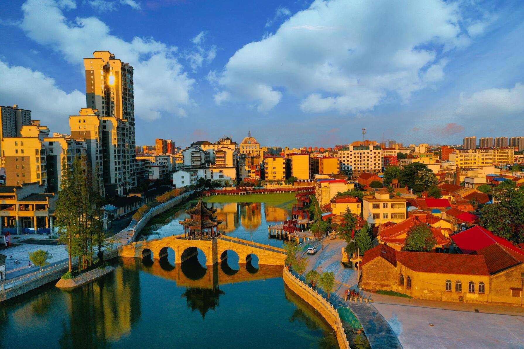 《河南日报》头版刊发"光州新貌"系列之一聚焦潢川之变_家乡_建设