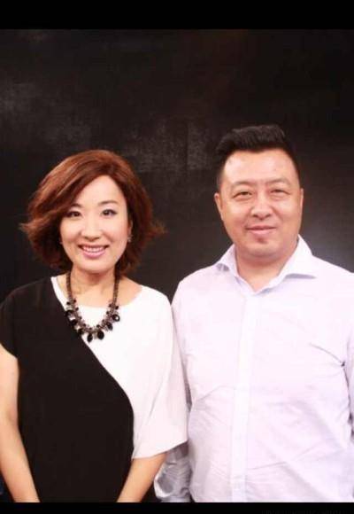 美女卢琛,从电视到凤凰卫视,家庭和事业都兼顾,还活得这么精彩_新闻