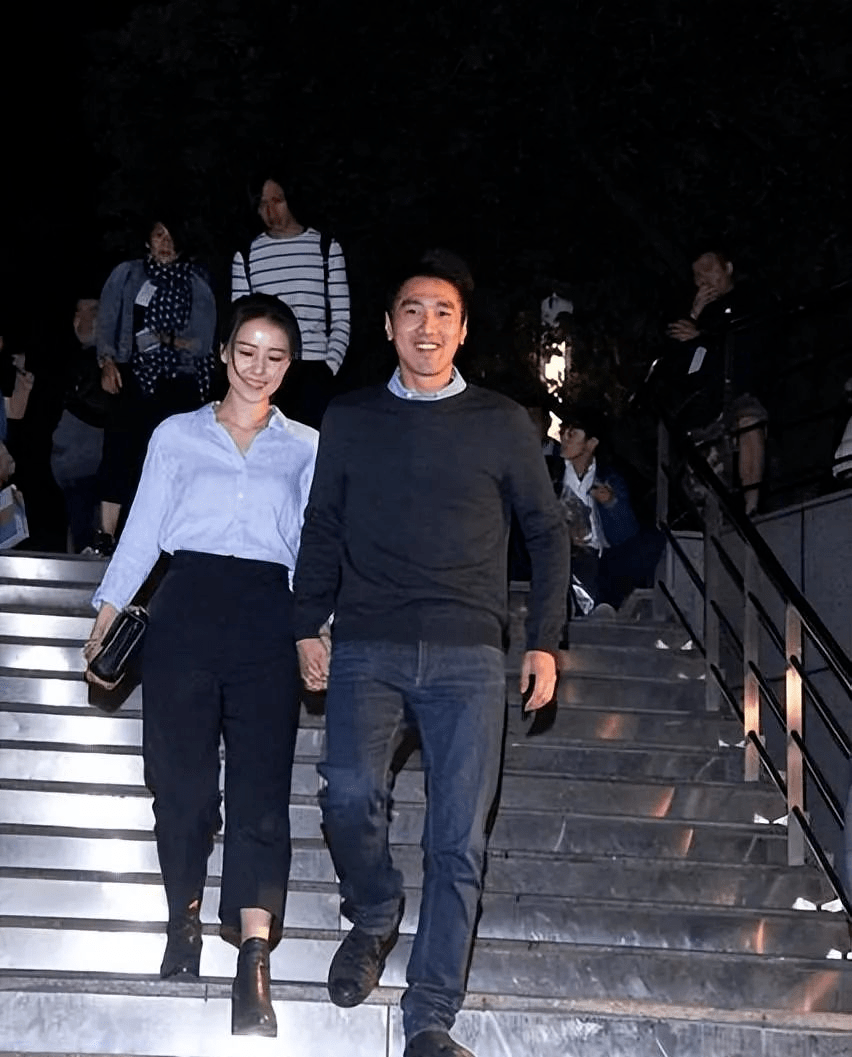 高圆圆素颜宅家,皮肤好状态佳似少女,与赵又廷豪宅内景曝光_网友_工作