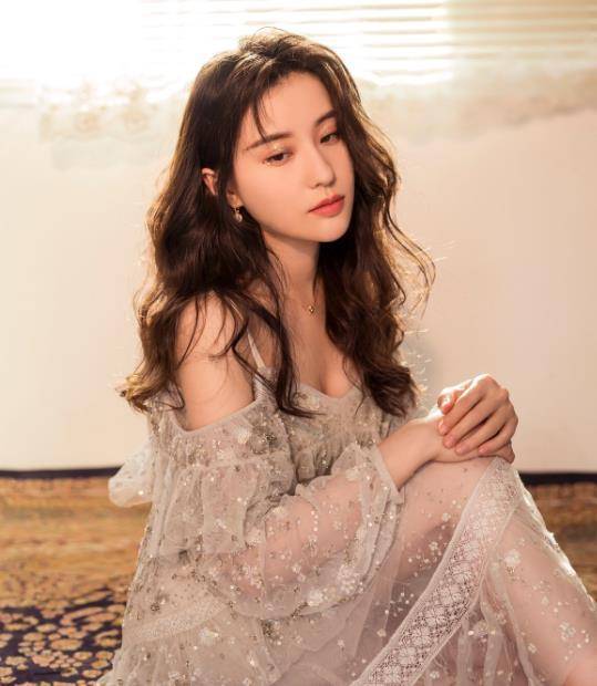 花千骨中相貌平平,如今美出新高度_鲍天琦_剧中_赵丽颖