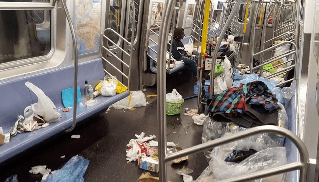 纽约地铁臭气熏天似"公厕",mta:安个气味警示装置就好了!群众:你确定?