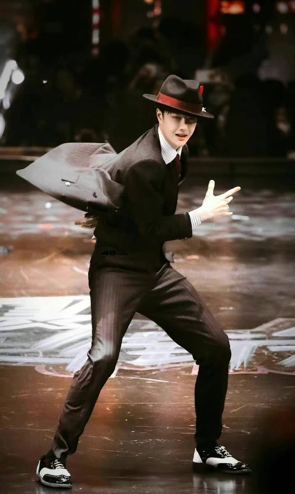 王一博将在东方卫视跨年,成为平台首位官宣艺人,据说有新歌_招商会