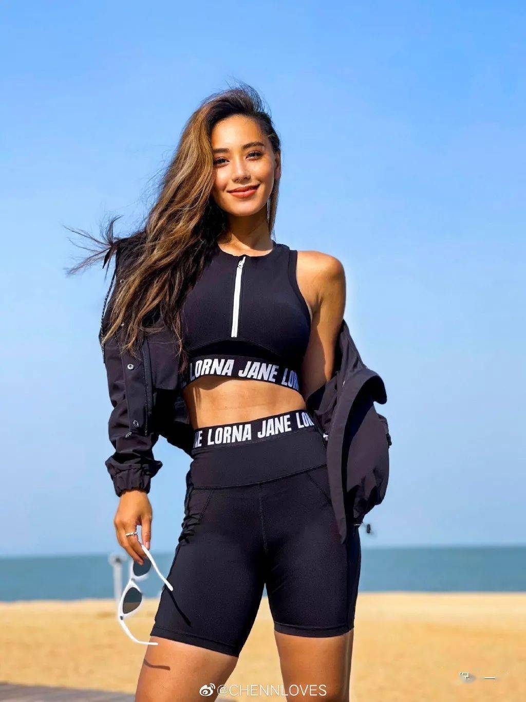 国产翘臀小姐姐"3d身材"爆火全网…细腰翘臀yyds!