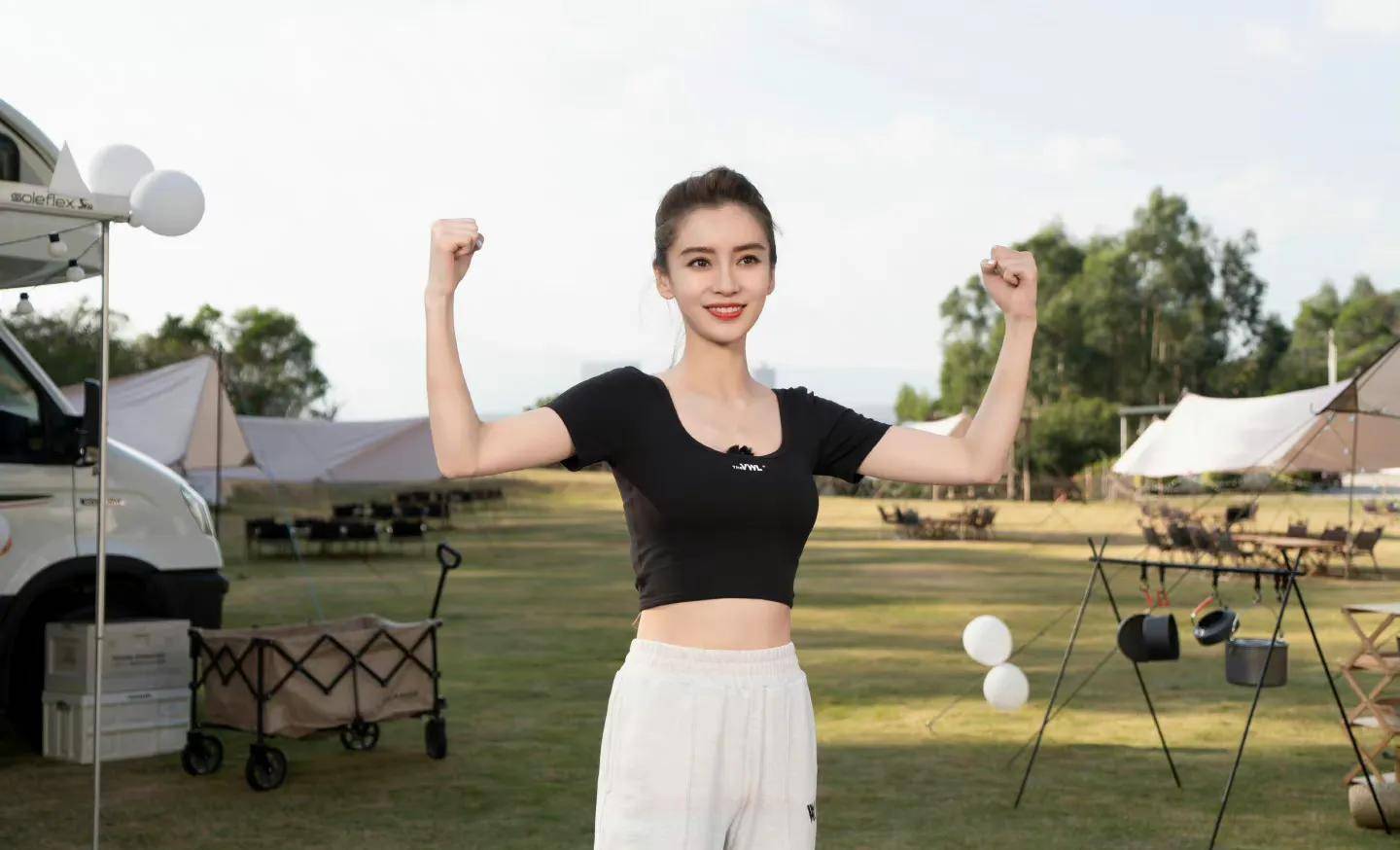 angelababy运动风六宫格随拍#解锁更多明星精美照片,欢迎大家关注我