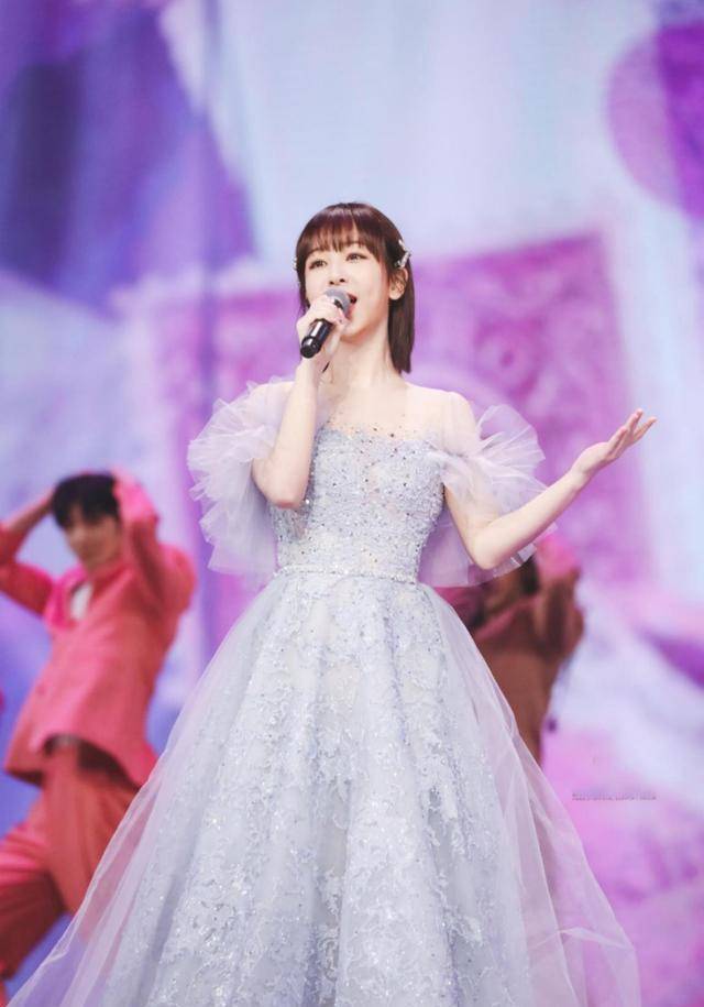 杨紫真的太招人喜欢,演技高超颜值也美,穿纱裙就像小公主_裙子_白雪