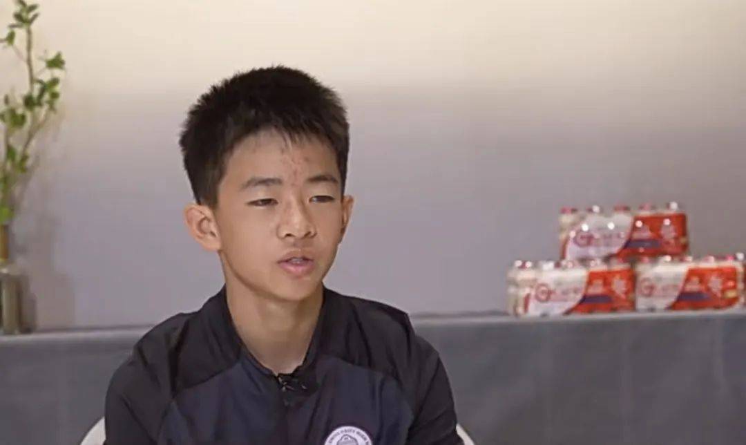 清华附中u13队长邝兆镭:希望将来成为一名职业球员_青少年_中国_足球