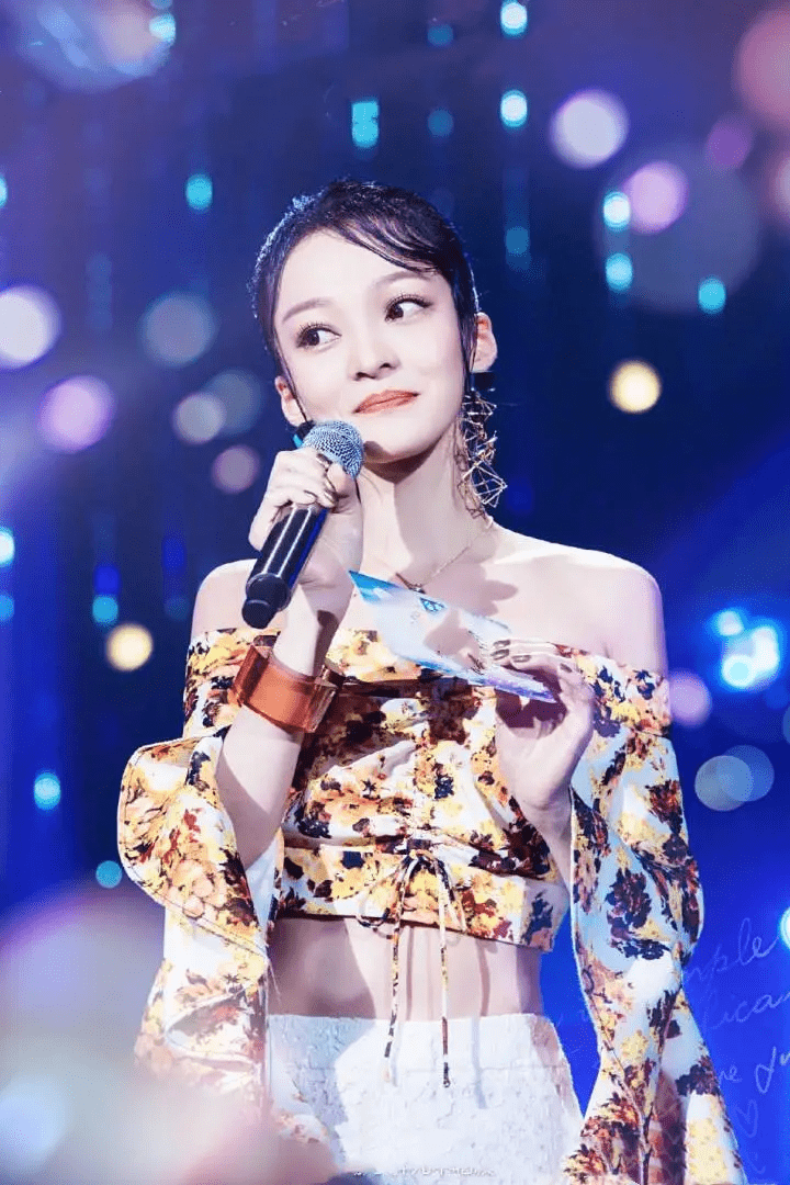 虽说没有唱歌,但张韶涵一直在接受当歌手的专业培训.