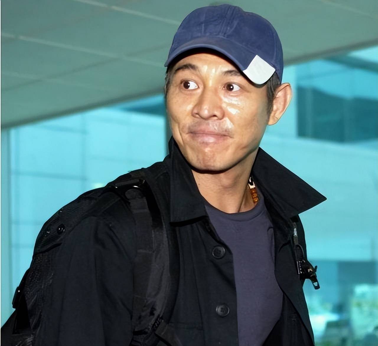 一起在当地旅游的照片,能够看出自从退出影坛后,李连杰的生活还算安逸