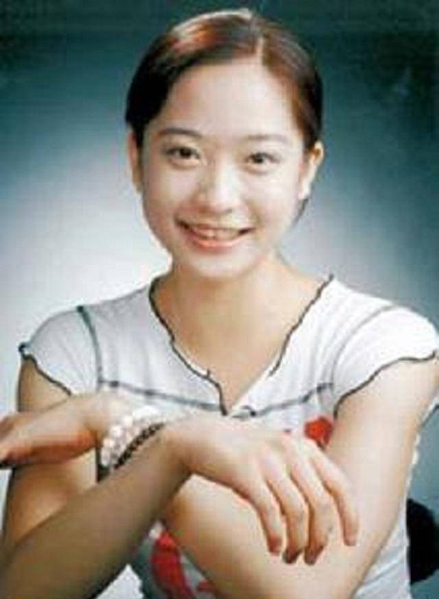 朱芳雨前妻14岁进国家队,33岁女神范十足,把儿子当作"小男友"_胡美