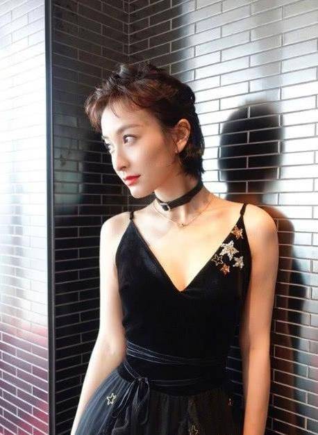 当鞠婧祎吴昕同框时,突然明白男人为何都喜欢体表仪态美的女生了_气质