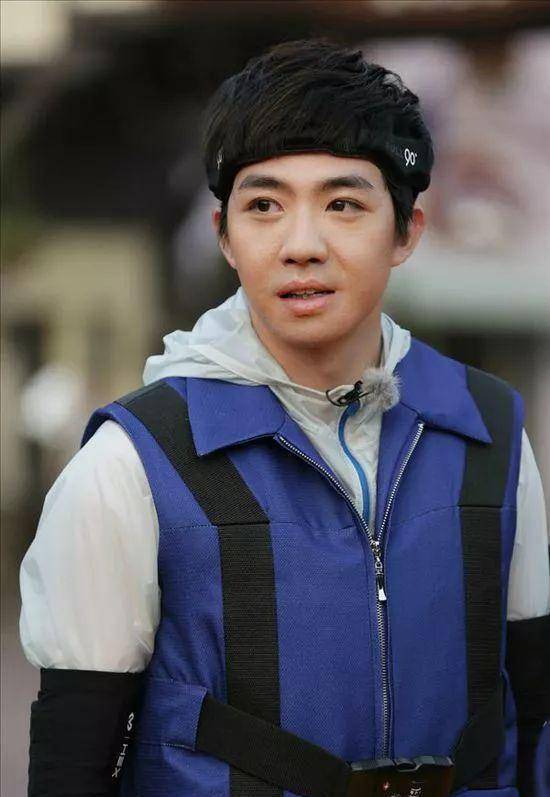 张杰开演唱会,俞灏明拍戏,07届快男只有他不温不火_魏晨_电视剧_闪光