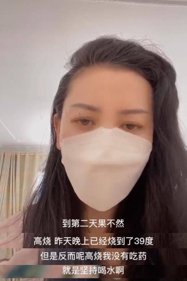 朱军老婆感染新冠,在家戴口罩怕传染亲人,向网友分享抗毒小妙招_谭梅