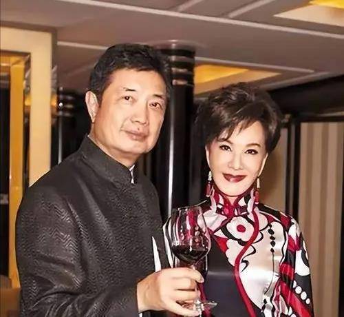 夏台凤:惨遭双性恋丈夫骗婚,被借腹生子,66岁时儿子患癌去世!