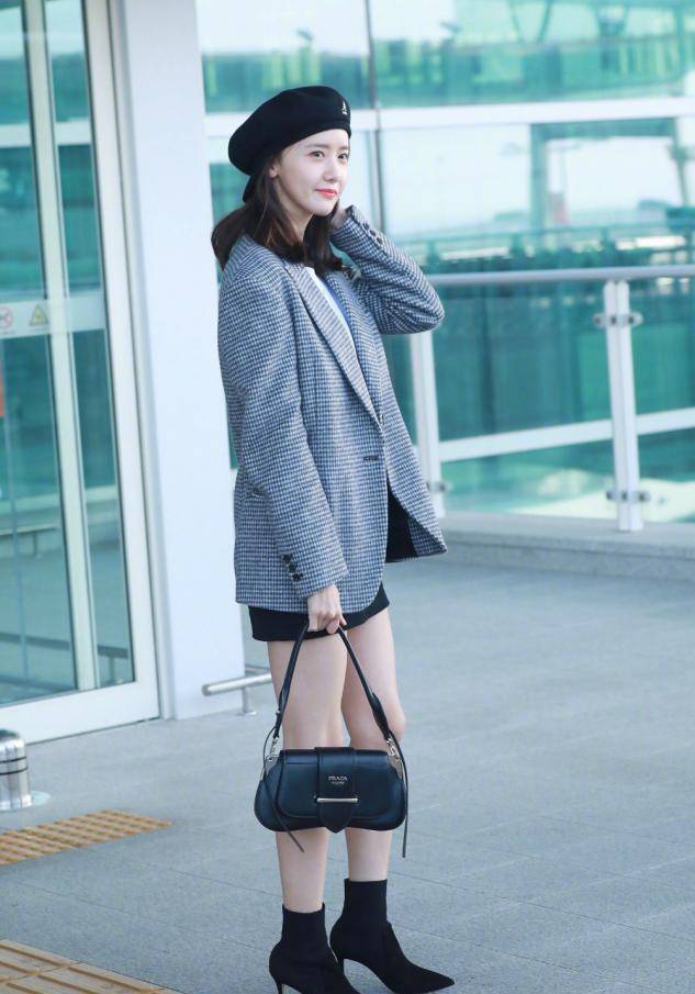 林允儿私服穿搭可盐可甜,x形腿的穿搭技巧,春季这样穿准没错!
