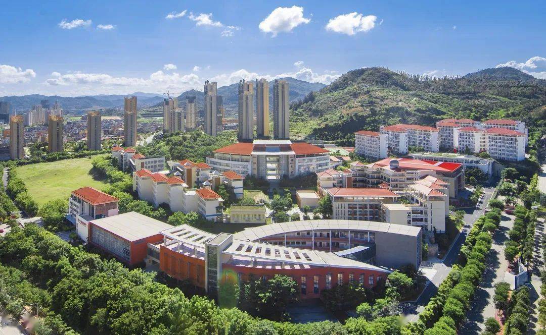 【厦大附中建校15周年】今植树苗扎深根,明结硕果满天下!