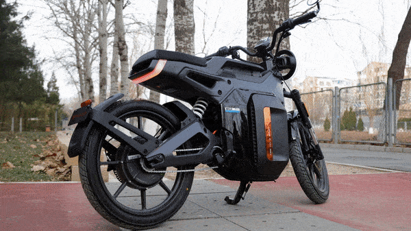 小牛造史上最酷两轮代步车!坐上帅炸天…嘎嘎好骑 | 首发体验