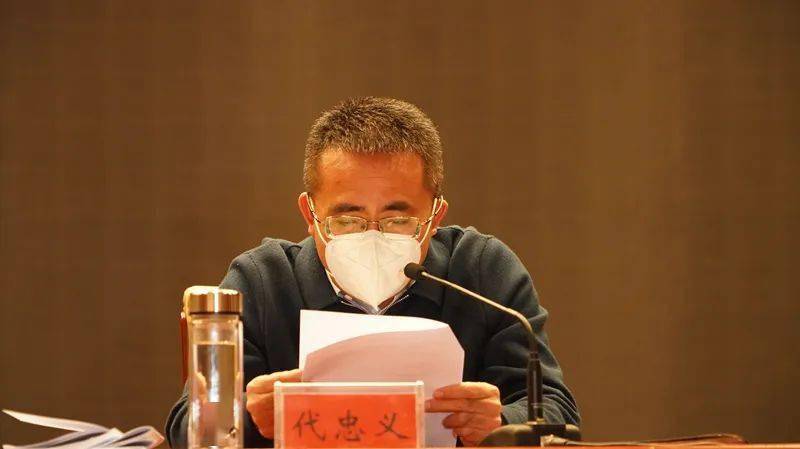 县委书记罗洪祥出席会议并讲话县委副书记,县长代忠义主持会议,县人大