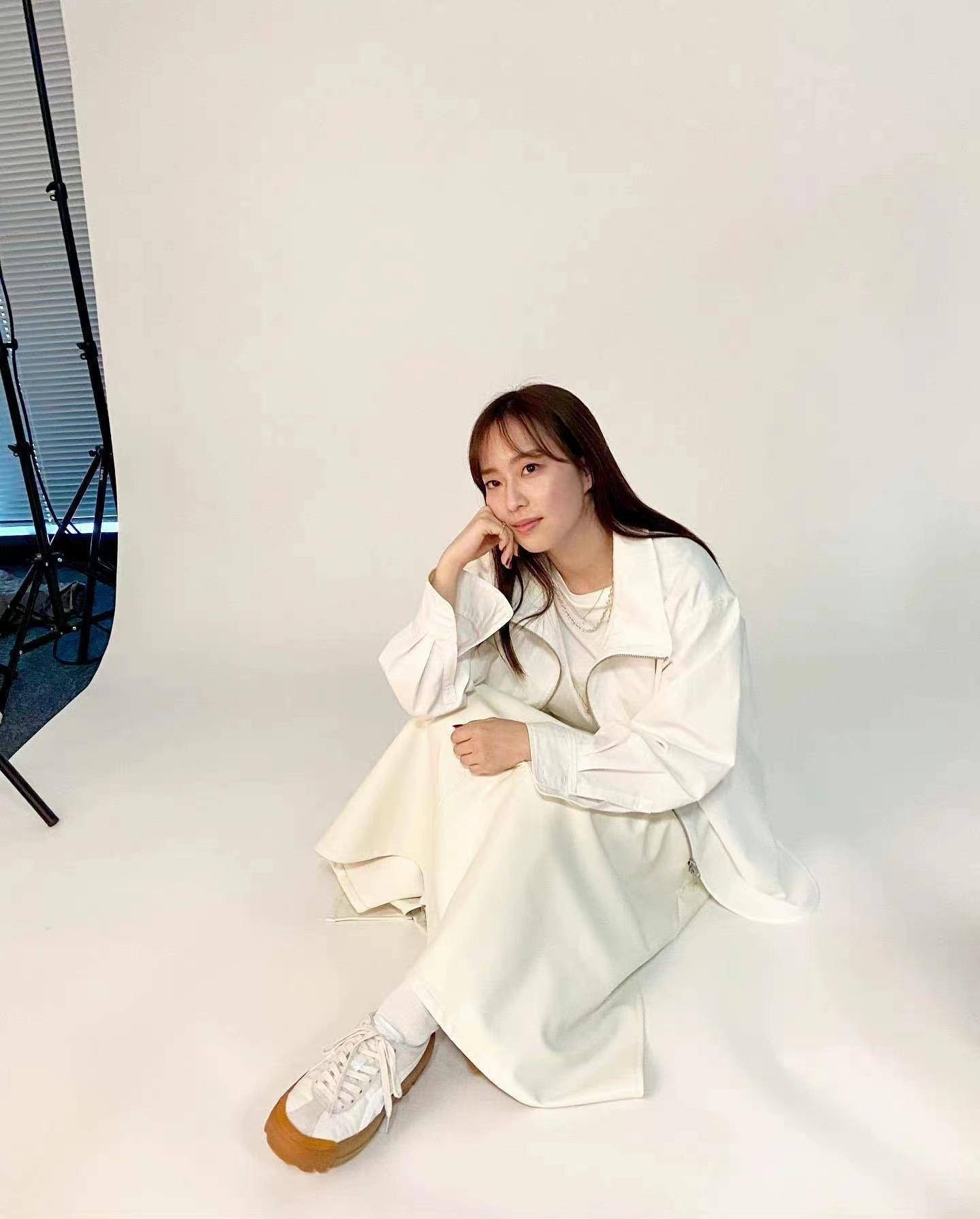 石川佳纯梳着披肩发,女人味十足_中国_球迷_水平