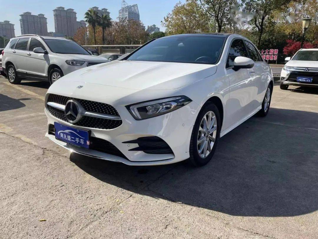 【新到精品车源】:2022年奔驰 a200 l 运动轿车时尚型