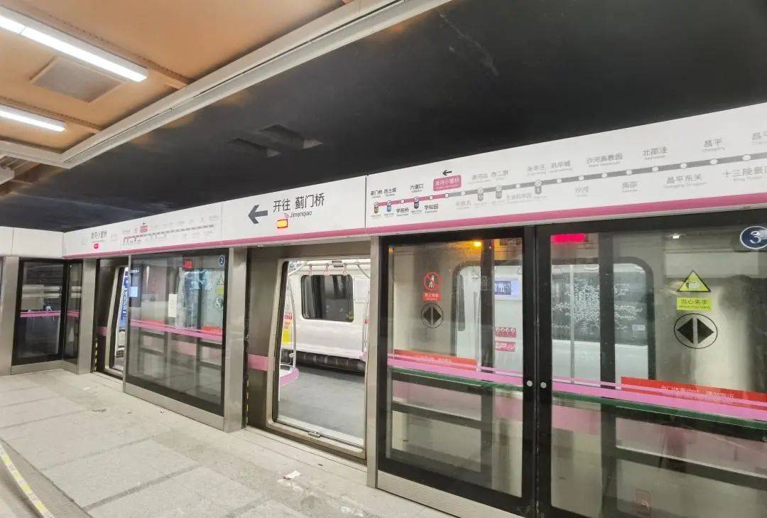 王亚周:昌平线南延清河到蓟门桥区段铺轨里程是22公里,其中减震道床就