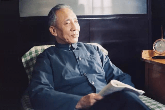孙犁:芸斋梦余_望着_人们_果子