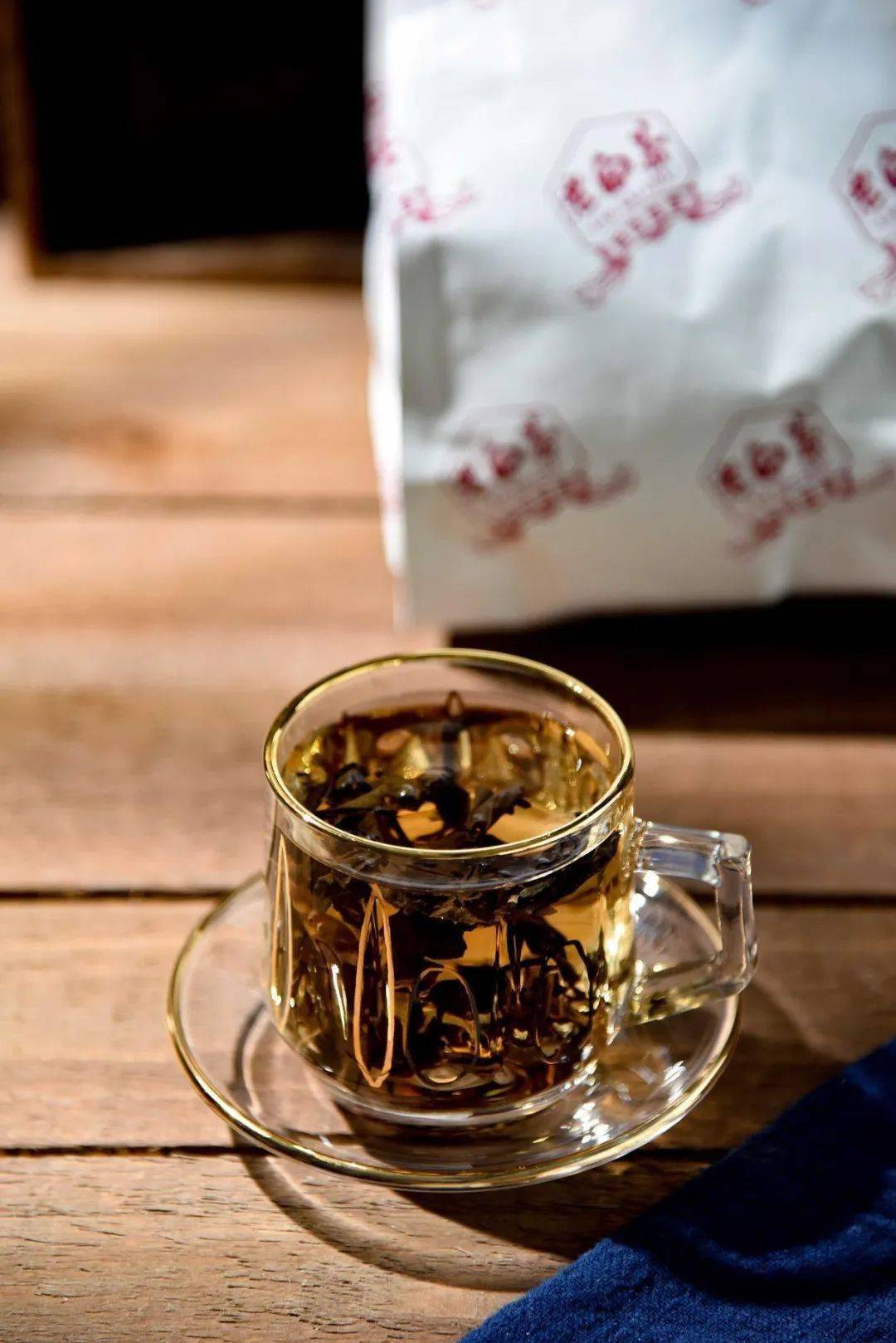 素雅,自然,纯净的东方神韵小杯品啜,大杯豪饮,热饮,冷饮皆适宜滋味