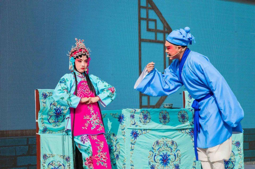 松阳高腔既有松阳山歌的粗犷豪放,又有南戏的优美清亮.