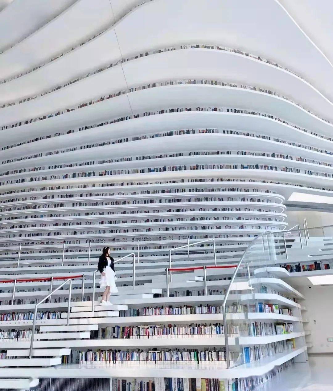 带你看看不一样的图书馆_集装箱_空间_建筑