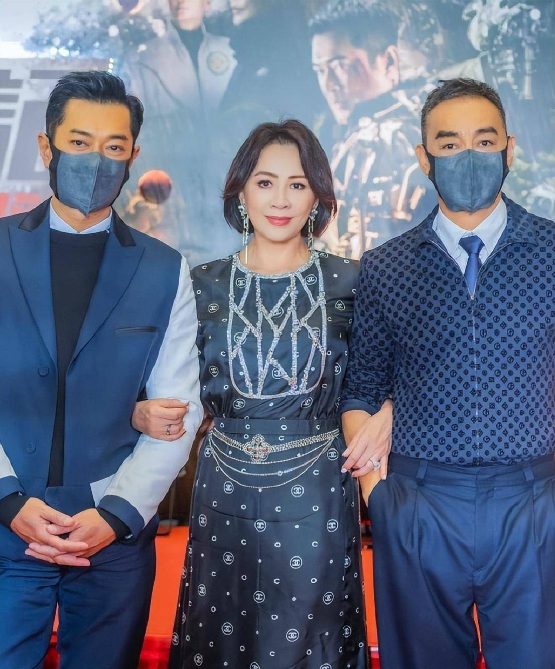 刘嘉玲越来越有贵妇范,穿香奈儿长裙配百万珠宝,古天乐都成跟班