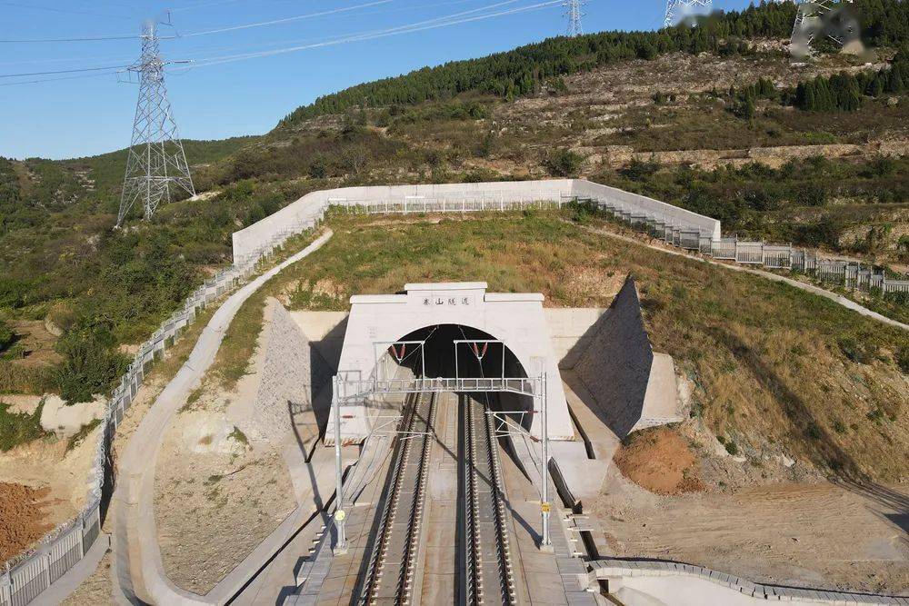全国首条时速350公里市域高铁开通试运营_施工_隧道_技术