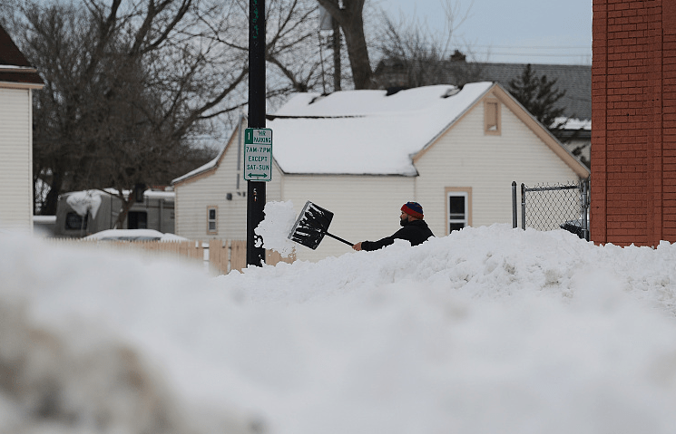 “美国”美国冬季风暴已致71人遇难男子为给孕妻买食物死在街头