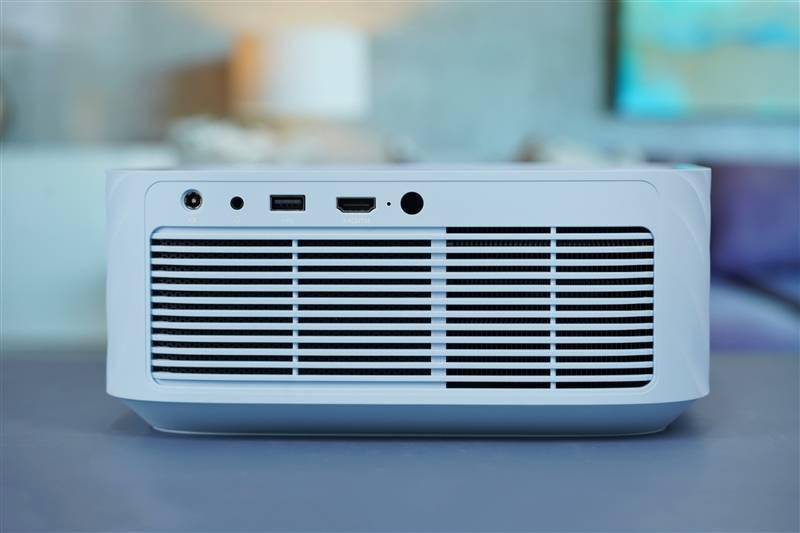 千元高颜值！联想小新100智能投影仪晨曦蓝评测：家庭影院入门就选它了