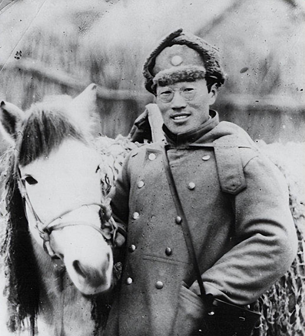 开国将领中唯一的满族中将,被蒋介石密令处决前,越狱出逃投八路