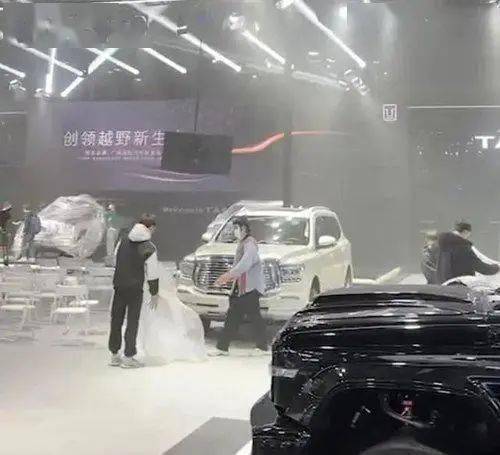 突发！广州车展汽车爆燃！_搜狐汽车_搜狐网