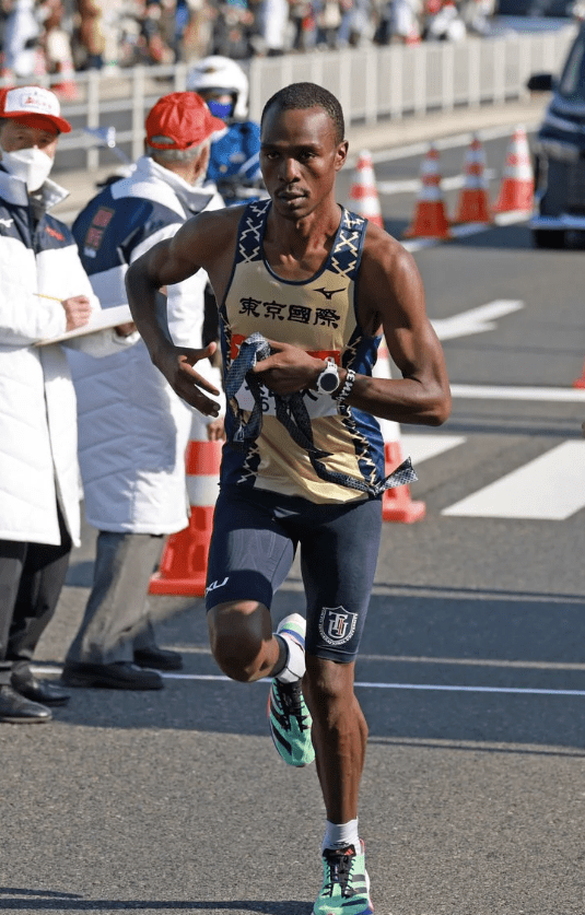 2023箱根驿传:驹泽大学力压青山学院获半程冠军 鹿死谁手明天见分晓