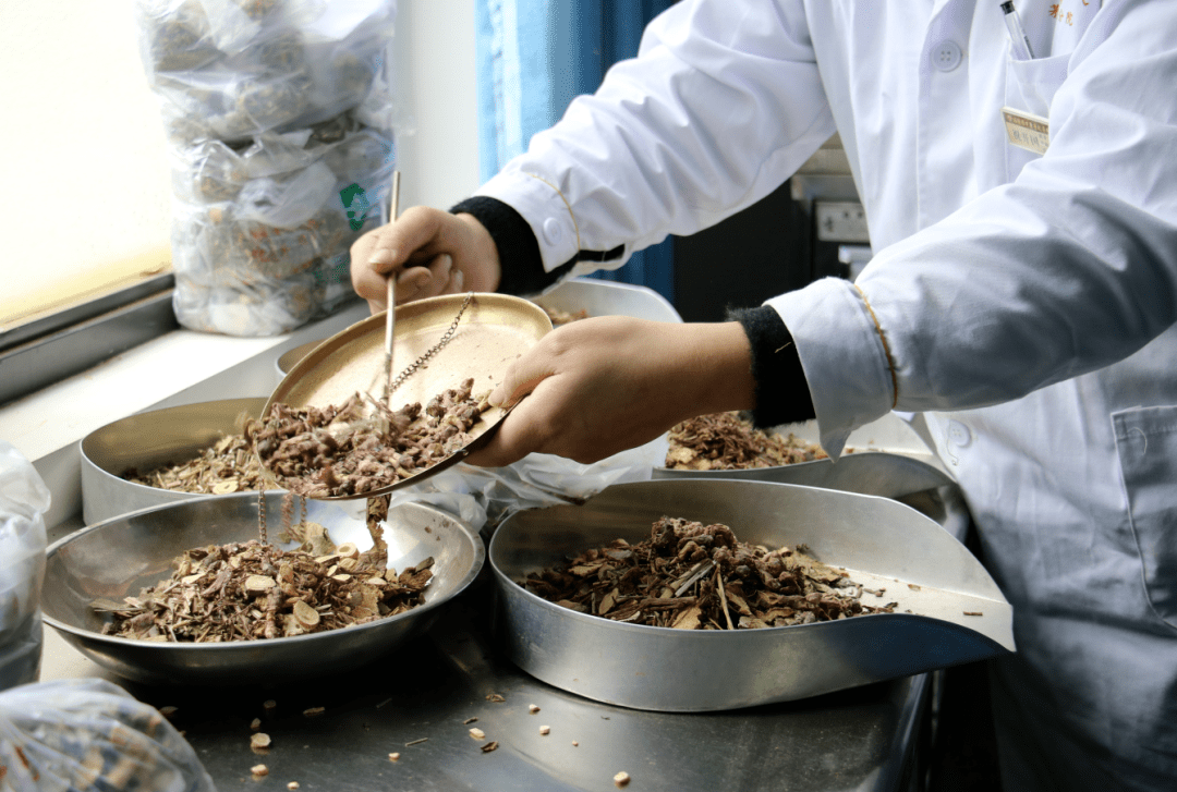 提升基层中医药服务能力 打通群众就医"最后一米"_诊疗_治疗_乡镇