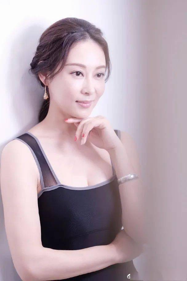 杨卓娜"基因突变" 惊现老人斑吓亲人