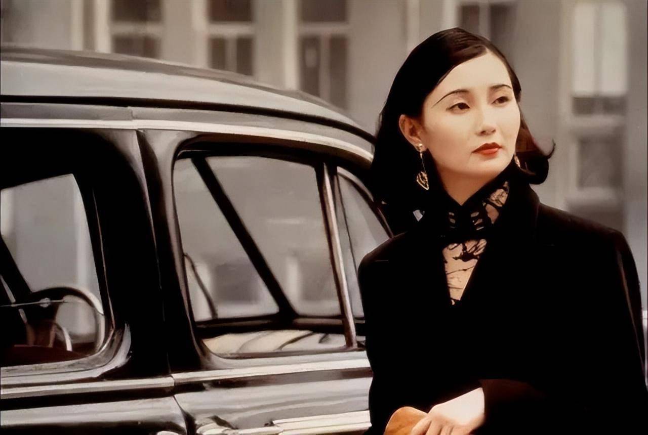 息影18年,58岁张曼玉近况曝光:独居贫民区,穿19元地摊货,不婚无子,活